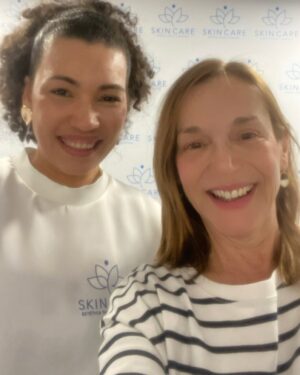 Manuela Couto Instagram - Queria tanto experimentar e superou todas as minhas expectativas!! A drenagem linfática eléctrica na @skincarelisboa é extraordinária!!! ✨✨✨✨✨ Que leveza , que boa energia, que alteração visível na pele!!! Recomendo mesmo!!!! E a Vivi, como podem ver, é encantadora! ♥️ @skincarelisboa