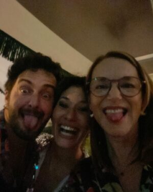 Manuela Couto Instagram - E foi assim …. Gosto tanto destas pessoas maravilhosas! @sptelevisao , @sicnovelasoficial , meus companheiros e companheiras ! ♥️ @teresamiguelamaral_agency