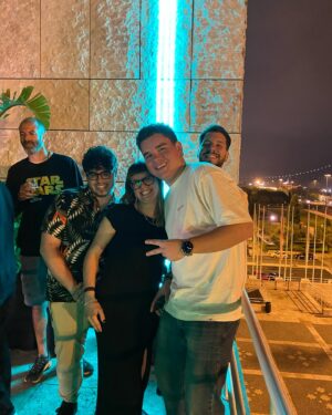 Manuela Couto Instagram - E foi assim …. Gosto tanto destas pessoas maravilhosas! @sptelevisao , @sicnovelasoficial , meus companheiros e companheiras ! ♥️ @teresamiguelamaral_agency