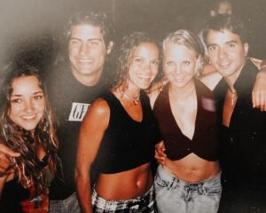 Manuela Ímaz Instagram - Lo que uno se encuentra haciendo limpieza de cajones! #tbt🔙📸 #corazonesallimite #elcajondelosrecuerdos @sherlyny @alejandrosirvent @marianasanchezw @luisfonsi