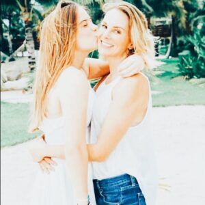Manuela Ímaz Instagram - Feliz cumple, mi ratona! @alaiaavillanueva  Sigue soñado y luchando por cada uno de tus anhelos como lo has hecho estos dieciséis años. Ser tu mamá es lo máximo en el mundo. Te amo, bonita! 💗💗💗
