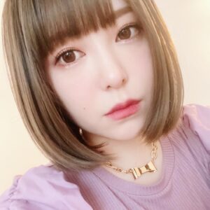 Maon Kurosaki Instagram - GOOD EVENING!
.
もらったネックレスやっと見つけた
.
引っ越しでどこかにいってしまって
.
探してたんだ
.
よかった
#canone