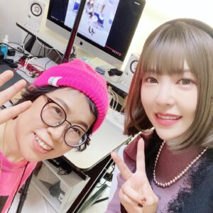Maon Kurosaki Instagram - GOOD EVENING!
.
ボイトレdayでした
.
先生のCHIBIさんと！
.
今日も勉強になることばかりでした
.
鍛える
#ボイトレ
#voicetraining