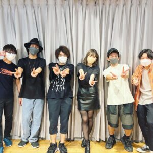 Maon Kurosaki Instagram - GOOD EVENING!
.
7.31のリハでした
.
いっぱい歌ったー
.
あと10日
#studio
#reversal
#live
#maonreboot