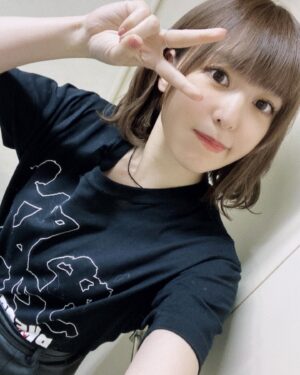 Maon Kurosaki Instagram - GOOD EVENING!
.
今日はプロレス団体DDTプロレスリングさんの
実況解説に参加させていただきました！
.
楽しすぎたよ！
.
いっぱい叫んでいっぱい笑って、いっぱい感動した
.
これからのドラマも気になるしこれだからプロレスは！
.
一番すげーのはプロレスなんだよ！ってなりますね！
.
また12/29TDCホールにも行かせてもらうことになりました
.
DDTプロレス面白いですよ！
.
本当オススメです！
.
好きなもののお仕事に携われて幸せだなぁ
.
お写真は、レジェンド！小橋健太さん！
.
友達で大好きなフェロモンズの一人！今成ファンタスティック夢人くん！
.
どう考えてもプロレス界を引っ張っていくに違いないホープの上野勇希さんと！
.
プロレス好きでよかったー！
#ddtpro
#ddt
#ddtプロレスリング
#小橋健太
#今成ファンタスティック夢人
#上野勇希