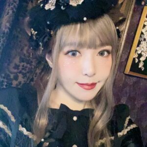 Maon Kurosaki Instagram - GOOD EVENING!
.
今日は久しぶりにロリィタ服のモデルをさせていただきました
.
星箱Worksさんのお洋服です
.
素敵でした！
.
夢がいっぱい詰まっていました
.
可愛いお洋服を着させていただき嬉しかったです
.
星箱worksさんのお洋服、ぜひご注目くださいね
#lolita
#ロリータ
#ロリィタ
#星箱Works
#モデル