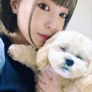 Maon Kurosaki Instagram - GOOD AFTERNOON!
.
いや
.
そんなに嫌がらなくても..
.
笑
#みーくん
#愛犬
#ペキプー