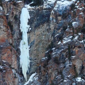 Marc-André Leclerc Instagram - Zoom in to spot my yellow jacket on the second ascent of The Theft near Lillooet yesterday. With @bretteharrington and Steve Janes. Photo by Danny O’Farrell. I first heard about the route on my first day ever ice climbing 11 years ago, ‘the hardest route on the coast’ supposedly and unrepeated to boot; it was hard not to be intrigued!
So a a dream was certainly realized yesterday when we finally got to check it out. These last two days have been some of the most special days of climbing I’ve had in western BC.  Photo: @danny.ofarrell 
#arcteryx #dmmclimbing #maximropes