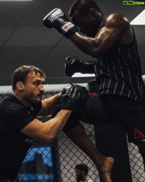 Marc Diakiese Instagram - Looks like brads been having fun this camp 😂

@lessthancake 📸