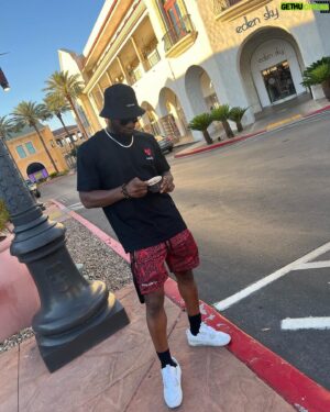 Marc Diakiese Instagram - Survivors don’t fold. ☠️📈💯🍨