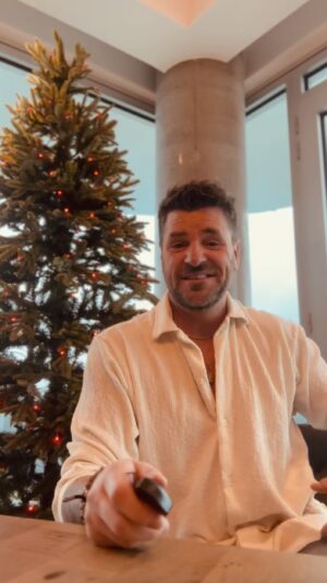 Marc Dupré Instagram - Vous cherchez des idées de cadeaux de Noël? 🎁

En janvier, je vais être en rodage de mon nouveau show 𝗕𝗲𝗻 𝘃𝗼𝘆𝗼𝗻𝘀 𝗱𝗼𝗻𝗰!
Toutes les dates sur :
🎟️ www.marcdupre.com (Le lien est dans ma bio)

▪ 10 et 11 janvier au @vieuxclochermagog 
▪ 12, 13, 19 et 20 janvier à @espacediffusion.cowansville

▪18, 20, 21 septembre 2024 Théâtre St-Denis 

#MarcDupre #BenVoyonsDonc #Magog #Cowansville