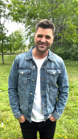 Marc Dupré Instagram - J'vous invite le 11 juin prochain à la salle Wilfrid-Pelletier de la @placedesarts pour mon tout nouveau spectacle dans le cadre des @francosmtl! 🎉

Qui va être là? 🙋‍♀️🙋‍♂️ #FrancosMTL
