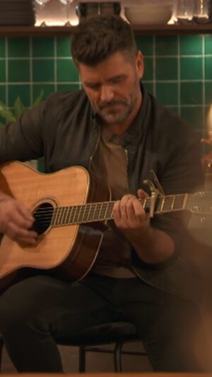 Marc Dupré Instagram - La semaine dernière, ma fille @stella_dupre et moi avons visité @latour.tva. Voici un extrait de notre reprise de la chanson 𝗛𝗲𝗮𝘃𝗲𝗻. 

Vous pouvez rattraper l’émission sur TVA .
