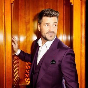 Marc Dupré Instagram - Déjà à mi-parcours de l'aventure @staracademietva! 

Quel a été votre moment préféré hier soir? ✨#NationStarAc

Photo 📸 @bertexertier 
Maquillage & coiffure : @marcomarsolais @oblicsalon 
Stylisme : @safiyya.style
