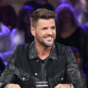 Marc Dupré Instagram - Juste un petit mot pour vous dire que ce soir, je vais être l’un des invités de @off_tlmep... et puis, bonne fête à toutes les mamans! 🌺 
 
📺 @icirctele, 20h.

...

#marcdupre #icitele #tlmep