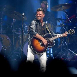 Marc Dupré Instagram - Merci à tous ceux qui étaient avec nous au @centrevideotron samedi soir dernier. Une soirée magique! 🙏🤩💙

Photos 📸 Didier Debusschère