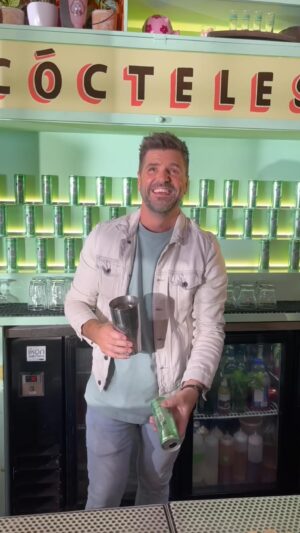 Marc Dupré Instagram - Tom Cruise dans 𝗖𝗼𝗰𝗸𝘁𝗮𝗶𝗹 pis moi, même combat! 🤣🤣🤣

Notre 𝗠𝗼𝗷𝗶𝘁𝗼 est maintenant disponible à @lasaq. 

On a beaucoup d’autres nouveautés Cherry River à vous présenter bientôt! 

Suivez @cherryriver.ca sur Instagram et sur Facebook pour tout savoir.