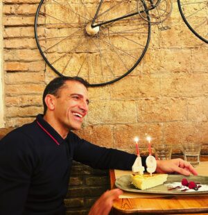 Marc Gené Instagram - Me encanta celebrar mi cumpleaños en familia y con una buena comida!! Wooow….49 anni!! Many thanks for all the nice messages!! @deangelisrestaurante