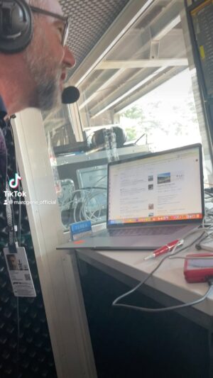 Marc Gené Instagram - Molto emozionante racontare con @carlo_vanzini la vittoria di @charles_leclerc e il terzo posto di @carlossainz55 @scuderiaferrari per @skysportf1 nel #MonacoGP #skymotori 🏆🏆🏎️🏎️