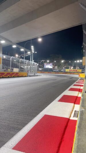Marc Gené Instagram - Incredibile speed and close to the walk out of T5 at the #SingaporeGP