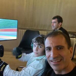 Marc Gené Instagram - That’s how we celebrate christmas 🎄 in my family. Máxima diversión con mi sobrino @erikitus y mi hermano @jordigene9 en el simulador en el día de navidad 🎅🏼🏎