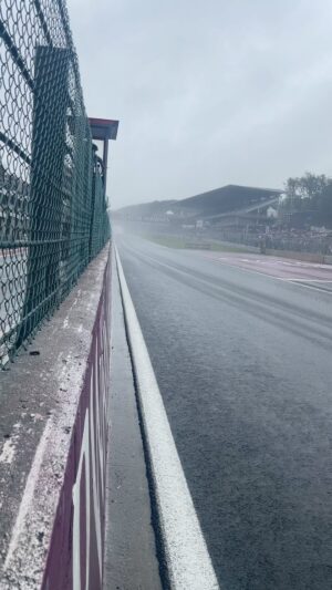 Marc Gené Instagram - Woooow…fortunatissimo di vedere EauRouge nel bagnato!! Just amazing #EauRouge in the wet @scuderiaferrari @skysportf1 @f1 #spafrancorchamps @charles_leclerc @carlossainz55