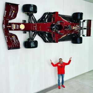 Marc Gené Instagram - Ci sono sempre dei posti Wooow nella Gestione Sportiva!!! The 1000th @scuderiaferrari GP livery is beautiful. Me encantan los colores de la SF1000 que se vieron en Mugello 2020!! #sf1000