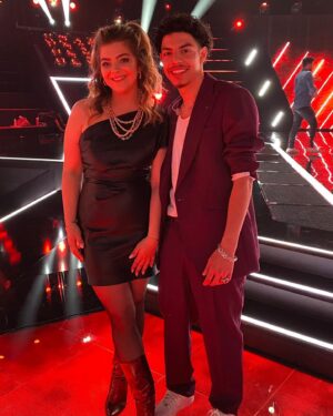 Marc Lavoine Instagram - Merci à vous et à @nolwennleroyofficiel d’emmener mes deux talents @carolinecostaofficial_ et @loris_musicoff en finale de #TheVoice !
🌹