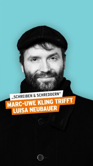 Marc-Uwe Kling Instagram - Tada! Schreiben und Schreddern geht weiter! Ab heute gibt's sechs Wochen lang immer freitags eine neue Episode. In der ersten Folge der zweiten Staffel ist Luisa Neubauer zu Gast. Als Klimaschutzaktivistin hat sie auf Demos, bei Aktionärsversammlungen sowie auf Parteitagen gesprochen und ich hab viele Fragen: Wie schreibt man eigentlich eine politische Rede? Wie durchdringt man die Unruhe bei einer Demo? Und hat, wer Nebensätze benutzt, schon verloren? (Link zum Podcast in der Bio.)
#SchreibenUndSchreddern #LuisaNeubauer #MarcUweKling