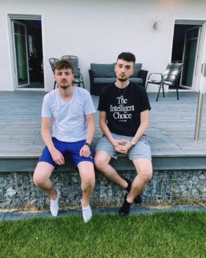 Marcel Althaus Instagram - Wieder Foto mit Anton machen, gar kein Bock. @visca96barca