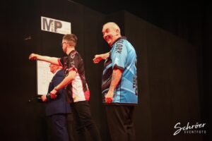 Marcel Althaus Instagram - W erbung weil Verlinkung | throwback zu letztem Samstag, als ich mal wieder die Chance auf ein Bühnenspiel bei der @pdceurope bekommen habe. Und zwar gegen den besten aller Zeiten @philthepowertaylor16 🔥2019 ist einfach das beste Jahr meines Lebens, so viele Träume sind wahr geworden! 2020 wird noch geiler🙏🏼 danke für die geilen Fotos an @schroeer.thomas 🥰
