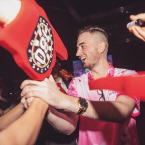 Marcel Althaus Instagram - Hier seht ihr ein paar Eindrücke von meinem Spiel am Samstag! War echt eine geile Stimmung und es ist immer wieder schön, mit den Fans zu interagieren. Das Spiel gegen @fsherrock ist jetzt auf meinem Dartskanal online! Zu wild 🔥🔥 sind auch die Fotos von @soenkeehlers ! Danke dafür! Unbezahlte Werbung weil Markierung