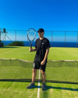 Marcel Althaus Instagram - Dieser Tennisplatz sieht aus, wie Photoshop 😂 zu nice, gerade 90 Minuten Federer gegen Nadal simuliert, sind fast genauso gut 😅🇬🇷