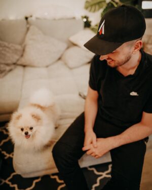Marcel Althaus Instagram - Wenn im Leben etwas schlecht läuft, muss man sich auf die wahren Dinge besinnen, die wirklich wichtig sind!❤️ Ich liebe diesen Hund einfach so krass 🥰