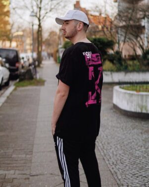 Marcel Althaus Instagram - Einmal flexxen mit geschenktem Shirt. (❤️❤️ @sonnyloops)