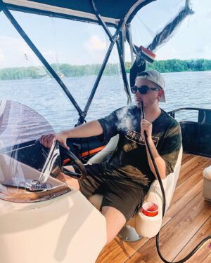 Marcel Althaus Instagram - Captain Scorpion sticht in See 🛥 neues Video ist jetzt online!❤️