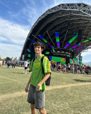 Marcel Ruiz Instagram - if anyone finds my glasses pls lmk 🏜️