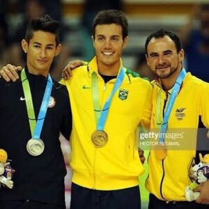 Marcel Stürmer Instagram - Uma vida para esse dia.
Há 8 anos, essa linda medalha de ouro era colocada no meu peito e junto com ela um novo recorde dos Jogos Pan-Americanos. 
Esse segundo nunca foi apenas sobre a minha trajetória: Em um país que valoriza tanto alguns esportes e tão pouco outros, o primeiro atleta a ganhar 4 ouros ser um patinador é o maior legado que pude deixar na conclusão dessa etapa da minha carreira.
Que venham os novos desafios! Levo comigo cada ensinamento do mundo do alto rendimento, além de muita gratidão no coração. #4 ❤️