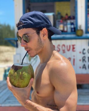 Marcel Stürmer Instagram - Uma segunda de praia com pai fotógrafo e um sabor que traz sempre muitas memórias: 🥥