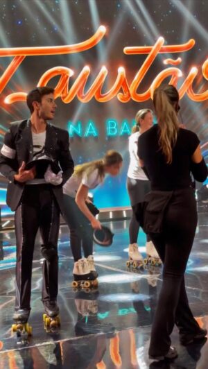 Marcel Stürmer Instagram - É hoje! :-) 
Mas enquanto a gente espera o programa começar, deixo aqui pra vocês um pouco dos bastidores desse dia! 
Nos vemos mais tarde! 📺 
•
@faustaonaband - 20:30.