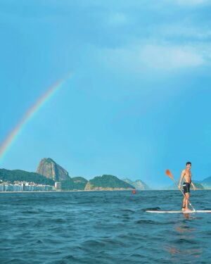 Marcel Stürmer Instagram - um albinho inteiro desses dias de rio- faixa 9 minha preferida! 
feliz ano novo, pessoal! Que seja leve ☮️🫶🏽