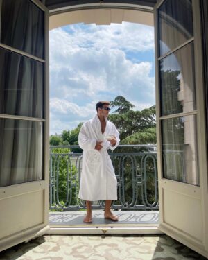 Marcel Stürmer Instagram - Waking up at Waldorf Astoria Hotel, a palace built in 1910 in Versailles. 
Speaking of palaces, and yes, you guessed it, Versailles is literally next door. 
Thank you for having me, @trianonpalaceversailles! 
•
Acordando no Waldorf Astoria Hotel, um palácio erguido em 1910 em Versailles. 
Falando em palácios, o de Versailles fica literalmente ao lado, é só atravessar a rua. 
Obrigado, @trianonpalaceversailles! 
•
@waldorfastoria