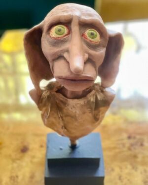 Marcela Citterio Instagram - Iniciando el 2024 con magia y esperanza. 🌟 Con Dobby a mi lado, siento que todo es posible. El ha llegado a mi mundo gracias a las manos mágicas de Osvaldo. Este podría ser nuestro año para liberarnos, como lo hizo él, de todo lo que nos detiene. 
Estamos listos para escribir nuestra propia historia . Estás conmigo en esta aventura?

#DobbyIsFree #NuevosComienzos