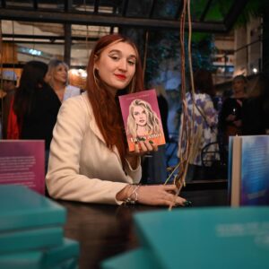 Marcela Citterio Instagram - Qué noche TAN especial vivimos en @falenalibros !! @theorlandobooks y el lanzamiento de "Tanto Amor" de @chiarafranciac .Agradecidos con @jprandi por ser la anfitriona perfecta!

A todos los que nos acompañaron, gracias por ser parte de este viaje emocionante.

Sigamos celebrando la magia de las palabras y las conexiones que trascienden. 

¡Hacia más noches memorables como esta!