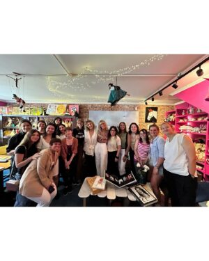 Marcela Citterio Instagram - Ayer dimos inicio a una serie de desayunos mágicos, el primero de su especie, en un encuentro maravilloso que reunió libreros y autores de The Orlando Books. Fue un espacio para conocernos en profundidad, compartir anécdotas, y revivir juntos el proceso creativo que dio vida a cada relato. Sentir las historias tal como las concibieron nuestros escritores fue simplemente conmovedor. 
Gracias totales a todos los que nos acompañan y por ser parte de esta gran familia que sueña sin límites!

#theorlandobooks ❤️
