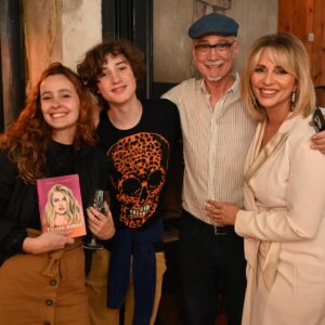Marcela Citterio Instagram - Qué noche TAN especial vivimos en @falenalibros !! @theorlandobooks y el lanzamiento de "Tanto Amor" de @chiarafranciac .Agradecidos con @jprandi por ser la anfitriona perfecta!

A todos los que nos acompañaron, gracias por ser parte de este viaje emocionante.

Sigamos celebrando la magia de las palabras y las conexiones que trascienden. 

¡Hacia más noches memorables como esta!