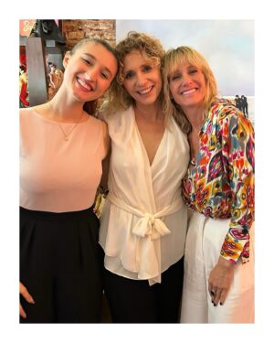 Marcela Citterio Instagram - Ayer dimos inicio a una serie de desayunos mágicos, el primero de su especie, en un encuentro maravilloso que reunió libreros y autores de The Orlando Books. Fue un espacio para conocernos en profundidad, compartir anécdotas, y revivir juntos el proceso creativo que dio vida a cada relato. Sentir las historias tal como las concibieron nuestros escritores fue simplemente conmovedor. 
Gracias totales a todos los que nos acompañan y por ser parte de esta gran familia que sueña sin límites!

#theorlandobooks ❤️