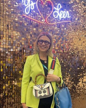 Marcela Citterio Instagram - ¡Viviendo la magia en la Feria del Libro de Guadalajara! Nuestra CEO, Marcela Citterio, está brillando en uno de los eventos literarios más importantes, representando con pasión a The Orlando Books. Cada día en la feria es una celebración de la literatura, el arte y el encuentro de culturas.

Un especial agradecimiento a la Dirección de Asuntos Culturales de Argentina por abrirnos las puertas a esta increíble oportunidad. 🌍💫

La literatura nos une, nos inspira y nos transforma. ¡Sigamos leyendo, sigamos soñando! 📖❤️

#TheOrlandoBooks #FILGuadalajara #LiteraturaLatinoamericana #CulturaArgentina”