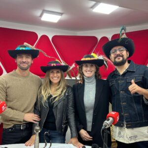 Marcela Cubillos Instagram - Gran equipo #lostresmosqueteros @radioagricultura @agricultura_tv  @marcelacubillossigall @pancho.orregog @chrisportugal