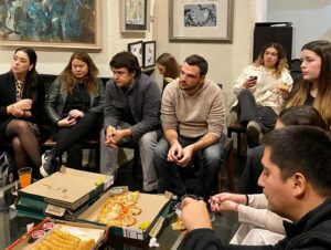 Marcela Cubillos Instagram - A la Guzmán con Marcela Cubillos 🍊

Agradecemos a @marcelacubillossigall por recibirnos en su casa, por compartir su experiencia en el servicio público y por siempre estar con las Nuevas Generaciones.

Formacion y acción son la clave para servir de buena manera a Chile🇨🇱